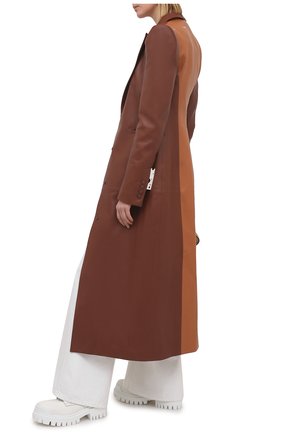 Женское кожаное пальто OFF-WHITE коричневого цвета по цене 354000 руб., арт. 0WJA045S21LEA003 | Фото 2 Женское кожаное пальто OFF-WHITE коричневого цвета, арт. 0WJA045S21LEA003 | Фото 2 (Длина (верхняя одежда): Длинные; Материал подклада: Вискоза; Рукава: Длинные; Стили: Гламурный; 1-2-бортные: Однобортные; Материал внешний: Натуральная кожа)