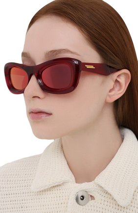 Женские солнцезащитные очки BOTTEGA VENETA красного цвета по цене 48950 руб., арт. BV1088S | Фото 2 Женские солнцезащитные очки BOTTEGA VENETA красного цвета, арт. BV1088S | Фото 2