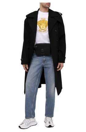Мужская текстильная поясная сумка la medusa VERSACE черного цвета по цене 51350 руб., арт. DFB8580/DNY8ME | Фото 2 Мужская текстильная поясная сумка la medusa VERSACE черного цвета, арт. DFB8580/DNY8ME | Фото 2