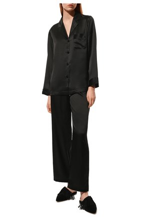Женская шелковая пижама LUNA DI SETA черного цвета, арт. VLST08007 | Фото 2 (Длина (для топов): Стандартные; Рукава: Длинные; Материал внешний: Шелк; Длина (брюки, джинсы): Стандартные; Длина Ж (юбки, платья, шорты): Мини)