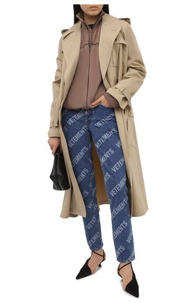 Женские джинсы VETEMENTS синего цвета по цене 114000 руб., арт. WE51PA220B 2803/BLUE | Фото 2 Женские джинсы VETEMENTS синего цвета, арт. WE51PA220B 2803/BLUE | Фото 2