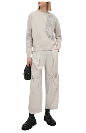Женские брюки GIORGIO ARMANI светло-серого цвета по цене 99500 руб., арт. 1SHPP0GH/T02AW | Фото 2 Женские брюки GIORGIO ARMANI светло-серого цвета, арт. 1SHPP0GH/T02AW | Фото 2