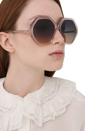 Женские солнцезащитные очки CHLOÉ светло-розового цвета, арт. CH0008S | Фото 2 (Тип очков: С/з; Очки форма: Бабочка)