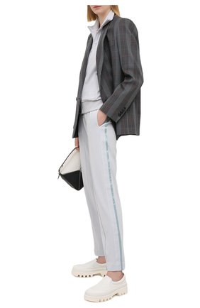 Женские брюки из вискозы EMPORIO ARMANI голубого цвета по цене 30900 руб., арт. 3K2P7A/2JQIZ | Фото 2 Женские брюки из вискозы EMPORIO ARMANI голубого цвета, арт. 3K2P7A/2JQIZ | Фото 2