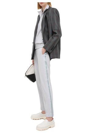 Женские брюки из вискозы EMPORIO ARMANI голубого цвета, арт. 3K2P7A/2JQIZ | Фото 2 (Длина (брюки, джинсы): Стандартные; Материал внешний: Вискоза; Стили: Кэжуэл; Женское Кросс-КТ: Брюки-одежда; Силуэт Ж (брюки и джинсы): Узкие; Региональные ограничения белый список (Axapta Mercury): RU)