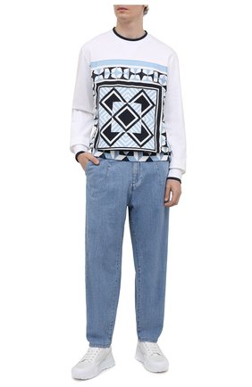 Мужские джинсы GIORGIO ARMANI голубого цвета по цене 58950 руб., арт. 3KSP61/SD0TZ | Фото 2 Мужские джинсы GIORGIO ARMANI голубого цвета, арт. 3KSP61/SD0TZ | Фото 2