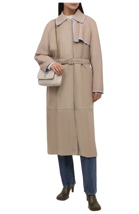 Женский замшевый тренч LOEWE бежевого цвета по цене 680000 руб., арт. S540Y18X01 | Фото 2 Женский замшевый тренч LOEWE бежевого цвета, арт. S540Y18X01 | Фото 2 (Материал подклада: Хлопок; Рукава: Длинные; Длина (верхняя одежда): Длинные; Стили: Кэжуэл; Материал внешний: Натуральная кожа, Замша; Региональные ограничения белый список (Axapta Mercury): RU)