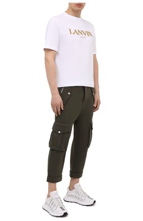 Мужские хлопковые брюки-карго BALMAIN хаки цвета по цене 96700 руб., арт. VH10B029/J194 | Фото 2 Мужские хлопковые брюки-карго BALMAIN хаки цвета, арт. VH10B029/J194 | Фото 2 (Материал внешний: Хлопок; Случай: Повседневный; Длина (брюки, джинсы): Укороченные; Силуэт М (брюки): Карго; Стили: Милитари)