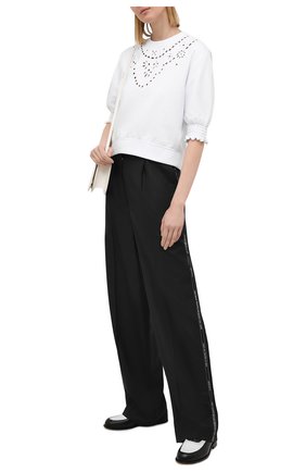 Женский хлопковый свитшот REDVALENTINO белого цвета по цене 0 тенге, арт. VR0MF06K/5W2 | Фото 2 Женский хлопковый свитшот REDVALENTINO белого цвета, арт. VR0MF06K/5W2 | Фото 2 (Женское Кросс-КТ: Свитшот-одежда; Стили: Бохо; Рукава: 3/4; Материал внешний: Хлопок; Длина (для топов): Стандартные; Региональные ограничения белый список (Axapta Mercury): RU)
