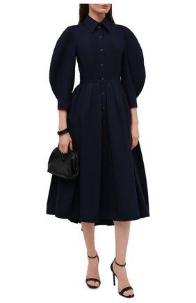 Женское хлопковое платье ALEXANDER MCQUEEN темно-синего цвета по цене 207000 руб., арт. 657348/QAAAY | Фото 2 Женское хлопковое платье ALEXANDER MCQUEEN темно-синего цвета, арт. 657348/QAAAY | Фото 2 (Длина Ж (юбки, платья, шорты): Миди; Материал внешний: Хлопок; Женское Кросс-КТ: платье-рубашка, Платье-одежда; Случай: Повседневный, Формальный; Рукава: 3/4; Стили: Гламурный; Региональные ограничения белый список (Axapta Mercury): RU)