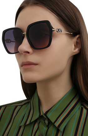 Женские солнцезащитные очки VALENTINO голубого цвета по цене 25300 руб., арт. 4081-5001I6 | Фото 2 Женские солнцезащитные очки VALENTINO голубого цвета, арт. 4081-5001I6 | Фото 2