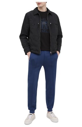 Мужские хлопковые джоггеры CORNELIANI синего цвета по цене 23250 руб., арт. 87G585-1125060/00 | Фото 2 Мужские хлопковые джоггеры CORNELIANI синего цвета, арт. 87G585-1125060/00 | Фото 2 (Длина (брюки, джинсы): Стандартные; Материал внешний: Хлопок; Силуэт М (брюки): Джоггеры; Стили: Спорт-шик; Мужское Кросс-КТ: Брюки-трикотаж)