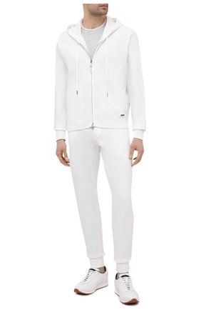 Мужские хлопковые джоггеры TOM FORD белого цвета по цене 99500 руб., арт. BW265/TFJ208 | Фото 2 Мужские хлопковые джоггеры TOM FORD белого цвета, арт. BW265/TFJ208 | Фото 2 (Материал внешний: Хлопок; Длина (брюки, джинсы): Стандартные; Силуэт М (брюки): Джоггеры; Кросс-КТ: Спорт; Стили: Спорт-шик)