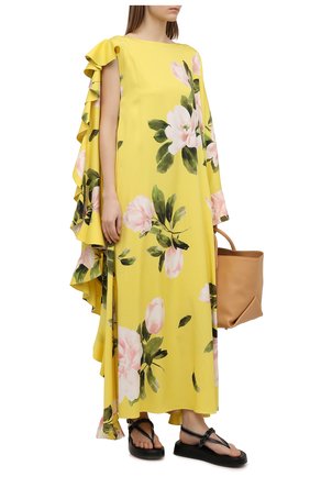 Женское шелковое платье VALENTINO желтого цвета по цене 529500 руб., арт. VB0VAVR06CY | Фото 2 Женское шелковое платье VALENTINO желтого цвета, арт. VB0VAVR06CY | Фото 2