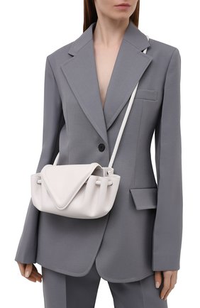 Женская сумка beak small BOTTEGA VENETA белого цвета по цене 137000 руб., арт. 658521/VCP30 | Фото 2 Женская сумка beak small BOTTEGA VENETA белого цвета, арт. 658521/VCP30 | Фото 2