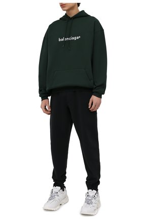 Мужской хлопковое худи BALENCIAGA зеленого цвета по цене 53550 руб., арт. 570811/TIV55 | Фото 2 Мужской хлопковое худи BALENCIAGA зеленого цвета, арт. 570811/TIV55 | Фото 2 (Рукава: Длинные; Материал внешний: Хлопок; Длина (для топов): Стандартные; Мужское Кросс-КТ: Худи-одежда; Стили: Гранж; Принт: С принтом)