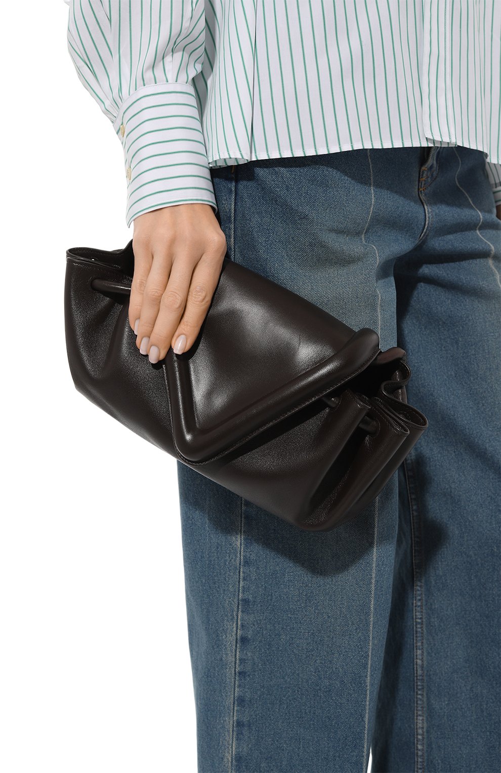 Женская сумка beak medium BOTTEGA VENETA темно-коричневого цвета по цене 182500 руб., арт. 658523/VCP30 | Фото 2 Женская сумка beak medium BOTTEGA VENETA темно-коричневого цвета, арт. 658523/VCP30 | Фото 2 (Сумки-технические: Сумки через плечо; Размер: medium; Материал: Натуральная кожа)