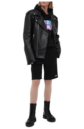 Женские хлопковые шорты MSGM черного цвета по цене 15600 руб., арт. 3045MDB01 217299 | Фото 2 Женские хлопковые шорты MSGM черного цвета, арт. 3045MDB01 217299 | Фото 2