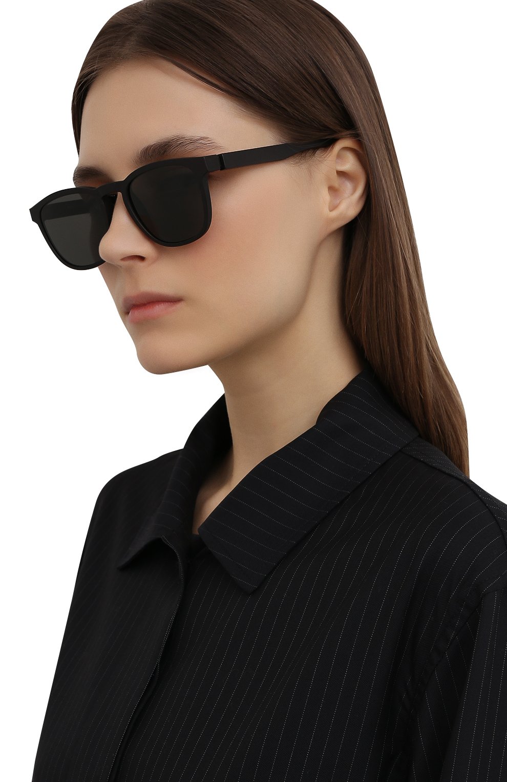 Женские солнцезащитные очки MYKITA MYLON темно-коричневого цвета по цене 45150 руб., арт. L0VELL/PITCH BLACK/DARKGREY S0LID 301 | Фото 2 Женские солнцезащитные очки MYKITA MYLON темно-коричневого цвета, арт. L0VELL/PITCH BLACK/DARKGREY S0LID 301 | Фото 2 (Тип очков: С/з; Оптика Гендер: оптика-унисекс; Очки форма: Прямоугольные)