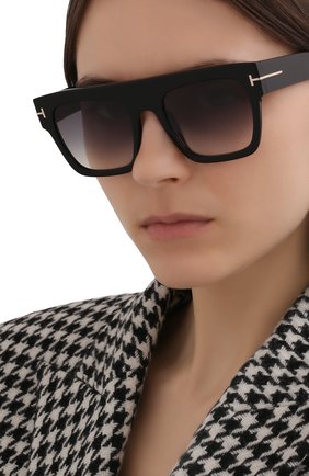 Женские солнцезащитные очки TOM FORD черного цвета, арт. TF847 01B | Фото 2 (Тип очков: С/з; Очки форма: Маска, Прямоугольные; Оптика Гендер: оптика-унисекс)