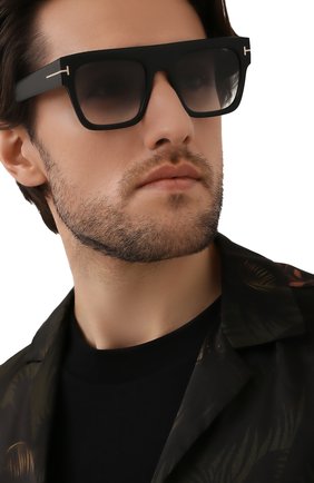 Женские солнцезащитные очки TOM FORD черного цвета по цене 25700 руб., арт. TF847 01B | Фото 3 Женские солнцезащитные очки TOM FORD черного цвета, арт. TF847 01B | Фото 3 (Тип очков: С/з; Очки форма: Маска, Прямоугольные; Оптика Гендер: оптика-унисекс)