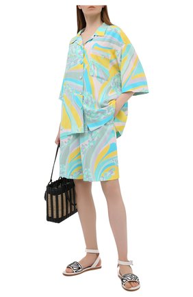 Женские шорты из вискозы EMILIO PUCCI разноцветного цвета по цене 35150 руб., арт. 1HWU05/1H885 | Фото 2 Женские шорты из вискозы EMILIO PUCCI разноцветного цвета, арт. 1HWU05/1H885 | Фото 2 (Материал внешний: Вискоза; Женское Кросс-КТ: Шорты-одежда; Кросс-КТ: Широкие; Стили: Этно; Длина Ж (юбки, платья, шорты): Мини)