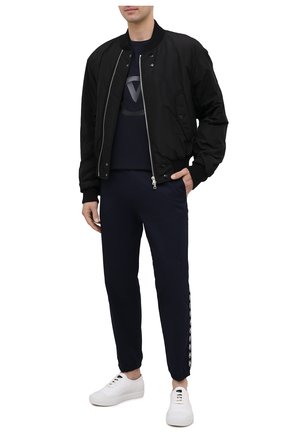 Мужские хлопковые джоггеры MONCLER темно-синего цвета по цене 29700 руб., арт. G1-091-2A765-00-57448 | Фото 2 Мужские хлопковые джоггеры MONCLER темно-синего цвета, арт. G1-091-2A765-00-57448 | Фото 2