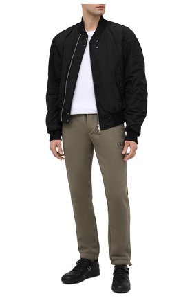 Мужская хлопковая футболка AMIRI белого цвета по цене 37250 руб., арт. MJST001-100 | Фото 2 Мужская хлопковая футболка AMIRI белого цвета, арт. MJST001-100 | Фото 2 (Длина (для топов): Стандартные; Материал внешний: Хлопок; Рукава: Короткие; Стили: Кэжуэл; Принт: Без принта)