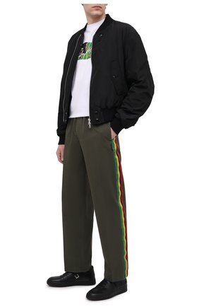 Мужские хлопковые брюки PALM ANGELS хаки цвета по цене 41050 руб., арт. PMCG002S21FAB0035656 | Фото 2 Мужские хлопковые брюки PALM ANGELS хаки цвета, арт. PMCG002S21FAB0035656 | Фото 2