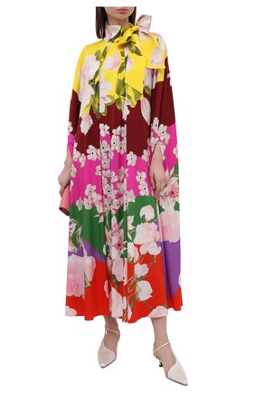 Женское шелковое платье VALENTINO разноцветного цвета по цене 552500 руб., арт. VB0VAUW66E5 | Фото 2 Женское шелковое платье VALENTINO разноцветного цвета, арт. VB0VAUW66E5 | Фото 2