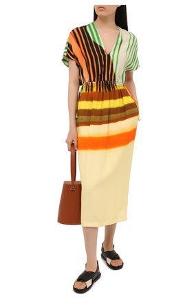 Женское платье из вискозы и хлопка DRIES VAN NOTEN разноцветного цвета по цене 126000 руб., арт. 211-11088-2048 | Фото 2 Женское платье из вискозы и хлопка DRIES VAN NOTEN разноцветного цвета, арт. 211-11088-2048 | Фото 2 (Материал внешний: Хлопок, Вискоза; Рукава: Короткие; Стили: Романтичный; Материал подклада: Шелк; Длина Ж (юбки, платья, шорты): Миди; Женское Кросс-КТ: Платье-одежда; Случай: Повседневный; Региональные ограничения белый список (Axapta Mercury): RU)