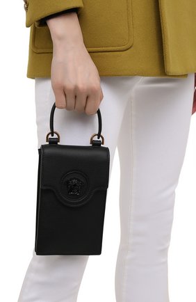 Кожаный чехол для телефона la medusa VERSACE черного цвета по цене 76150 руб., арт. DP8I060/DVIT2T | Фото 2 Кожаный чехол для телефона la medusa VERSACE черного цвета, арт. DP8I060/DVIT2T | Фото 2