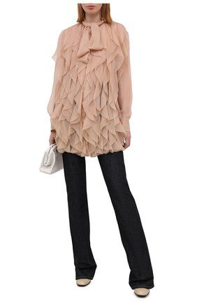 Женская шелковая блузка VALENTINO бежевого цвета по цене 234000 руб., арт. VB0AB2F02UP | Фото 2 Женская шелковая блузка VALENTINO бежевого цвета, арт. VB0AB2F02UP | Фото 2