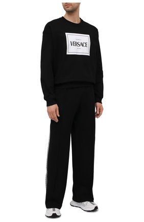Мужской хлопковый свитшот VERSACE черного цвета по цене 52350 руб., арт. A89400/A231242 | Фото 2 Мужской хлопковый свитшот VERSACE черного цвета, арт. A89400/A231242 | Фото 2