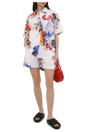 Женские хлопковые шорты MSGM разноцветного цвета по цене 21050 руб., арт. 3042MDB103 217350 | Фото 2 Женские хлопковые шорты MSGM разноцветного цвета, арт. 3042MDB103 217350 | Фото 2