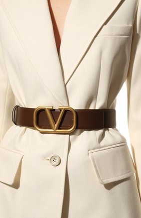 Женский кожаный ремень vlogo VALENTINO темно-коричневого цвета по цене 32300 руб., арт. VW0T0S11/ZFR | Фото 2 Женский кожаный ремень vlogo VALENTINO темно-коричневого цвета, арт. VW0T0S11/ZFR | Фото 2 (Материал: Кожа)
