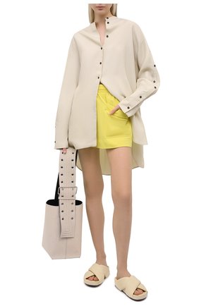 Женские хлопковые шорты DRIES VAN NOTEN желтого цвета по цене 19600 руб., арт. 211-11120-2603 | Фото 2 Женские хлопковые шорты DRIES VAN NOTEN желтого цвета, арт. 211-11120-2603 | Фото 2