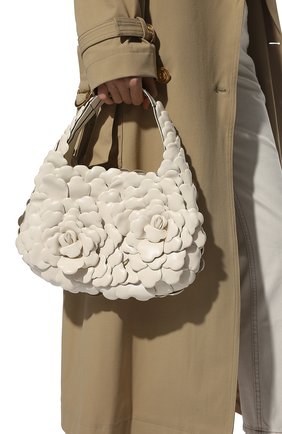 Женская сумка atelier rose VALENTINO белого цвета по цене 209000 руб., арт. VW0B0I57/JBZ | Фото 2 Женская сумка atelier rose VALENTINO белого цвета, арт. VW0B0I57/JBZ | Фото 2 (Сумки-технические: Сумки top-handle; Размер: medium; Материал: Натуральная кожа)