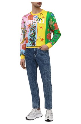 Мужской хлопковый свитшот VERSACE разноцветного цвета по цене 94600 руб., арт. A89387/1F01213 | Фото 2 Мужской хлопковый свитшот VERSACE разноцветного цвета, арт. A89387/1F01213 | Фото 2