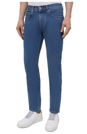 Мужские джинсы VERSACE синего цвета, арт. A81832/1F01111 | Фото 3 (Силуэт М (брюки): Прямые; Кросс-КТ: Деним; Длина (брюки, джинсы): Стандартные; Материал внешний: Хлопок, Деним; Стили: Кэжуэл)