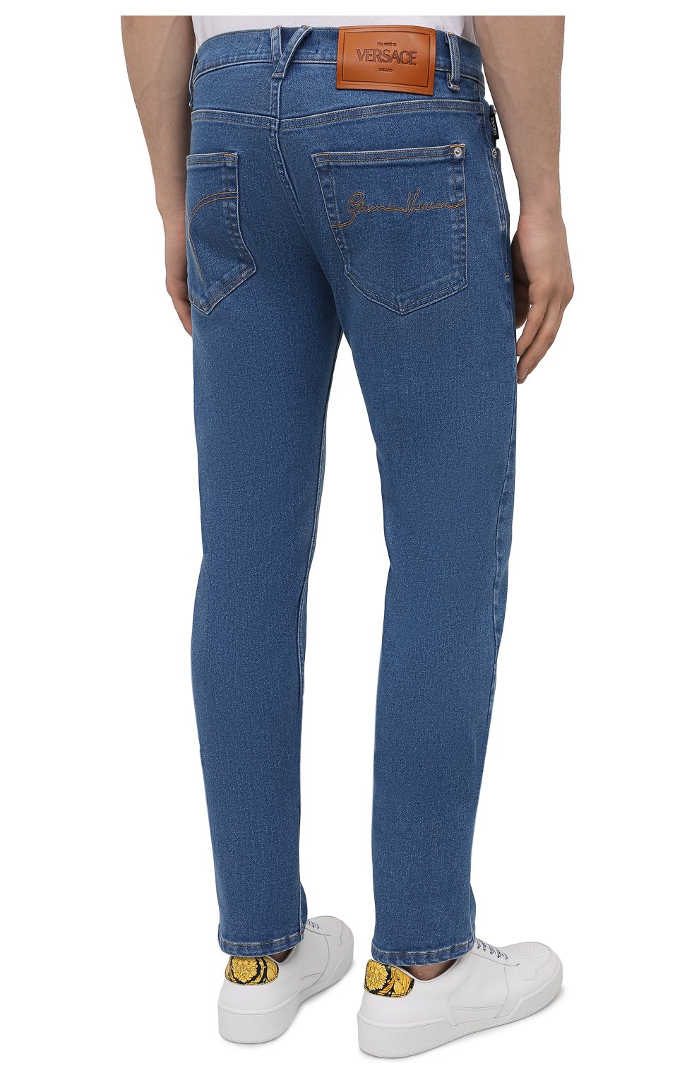 Мужские джинсы VERSACE синего цвета, арт. A81832/1F01111 | Фото 4 (Силуэт М (брюки): Прямые; Кросс-КТ: Деним; Длина (брюки, джинсы): Стандартные; Материал внешний: Хлопок, Деним; Стили: Кэжуэл)