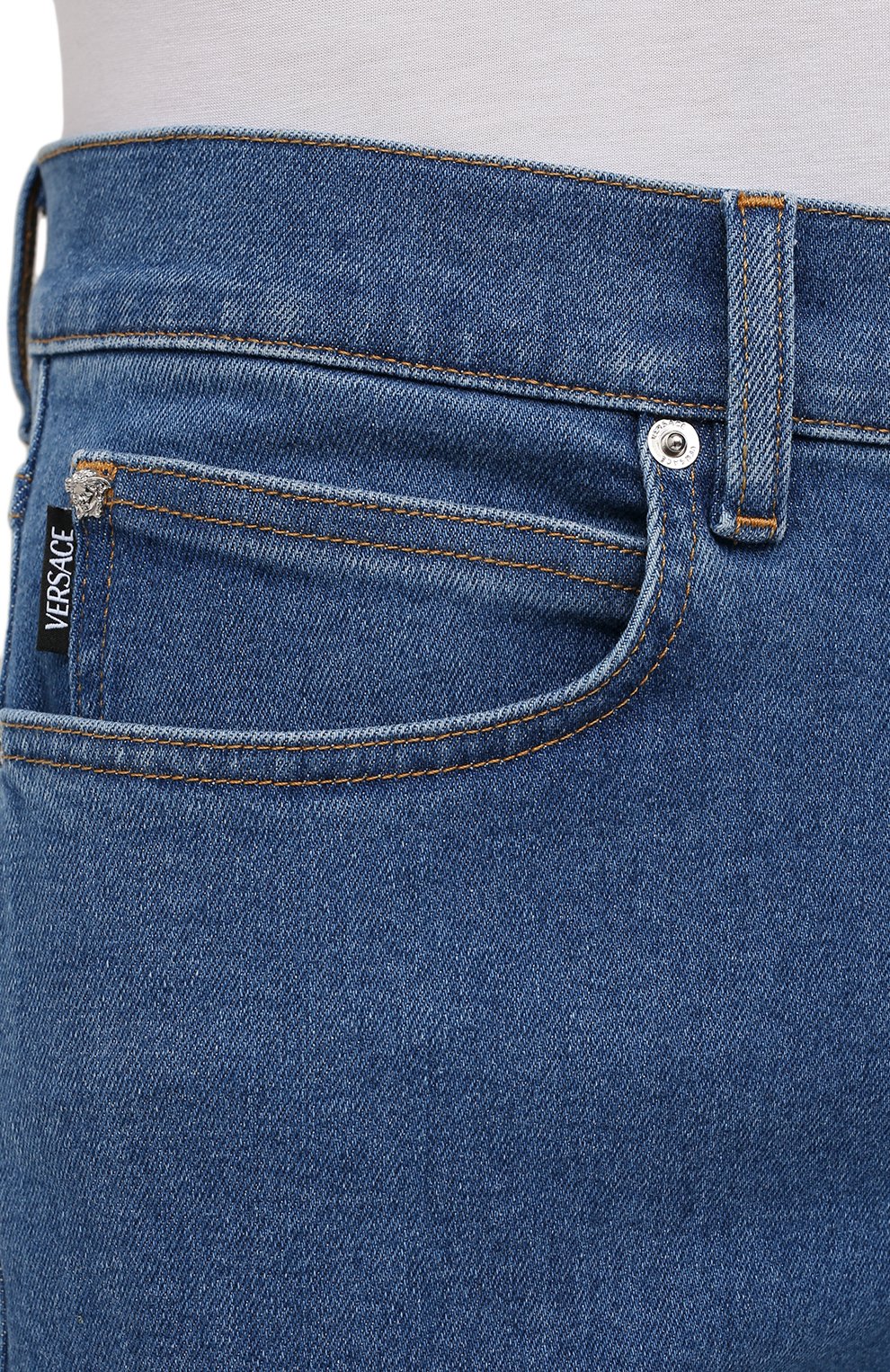 Мужские джинсы VERSACE синего цвета, арт. A81832/1F01111 | Фото 5 (Силуэт М (брюки): Прямые; Кросс-КТ: Деним; Длина (брюки, джинсы): Стандартные; Материал внешний: Хлопок, Деним; Стили: Кэжуэл)