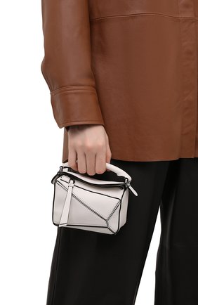 Женская сумка puzzle nano LOEWE белого цвета, арт. A510U98X01 | Фото 2 (Сумки-технические: Сумки через плечо, Сумки top-handle; Материал: Натуральная кожа; Ремень/цепочка: На ремешке; Размер: mini)