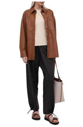 Женские кожаные шлепанцы LOEWE коричневого цвета по цене 54950 руб., арт. L814465X05 | Фото 2 Женские кожаные шлепанцы LOEWE коричневого цвета, арт. L814465X05 | Фото 2 (Подошва: Платформа; Материал внутренний: Натуральная кожа)