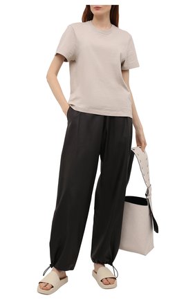 Женские шлепанцы bv slider BOTTEGA VENETA кремвого цвета по цене 25100 руб., арт. 640051/V00P0 | Фото 2 Женские шлепанцы bv slider BOTTEGA VENETA кремвого цвета, арт. 640051/V00P0 | Фото 2 (Материал внешний: Экокожа; Подошва: Платформа)
