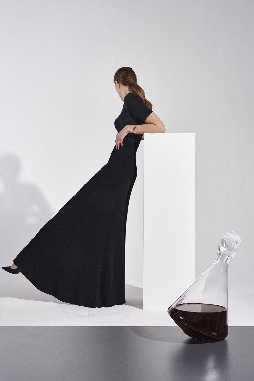 Графин merlot LALIQUE прозрачного цвета по цене 399500 руб., арт. 10591000 | Фото 3 Графин merlot LALIQUE прозрачного цвета, арт. 10591000 | Фото 3 (Интерьер: Интерьер)