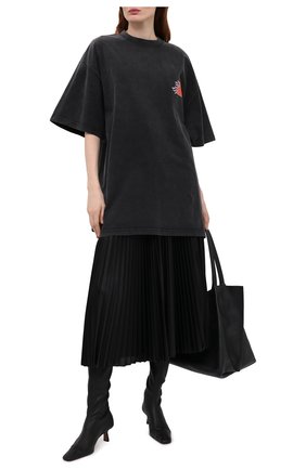 Женская плиссированная юбка BALENCIAGA черного цвета по цене 105500 руб., арт. 659068/TJV20 | Фото 2 Женская плиссированная юбка BALENCIAGA черного цвета, арт. 659068/TJV20 | Фото 2 (Материал внешний: Синтетический материал; Стили: Спорт-шик; Длина Ж (юбки, платья, шорты): Миди; Женское Кросс-КТ: Юбка-одежда, юбка-плиссе)