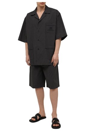 Мужская хлопковая рубашка BALENCIAGA хаки цвета по цене 106500 руб., арт. 658845/TKM34 | Фото 2 Мужская хлопковая рубашка BALENCIAGA хаки цвета, арт. 658845/TKM34 | Фото 2 (Материал внешний: Хлопок; Длина (для топов): Стандартные, Удлиненные; Рукава: Короткие; Принт: Клетка; Случай: Повседневный; Воротник: Отложной; Стили: Минимализм)