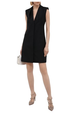 Женские кожаные туфли rockstud VALENTINO бежевого цвета по цене 85500 руб., арт. VW0S0393/JNM | Фото 2 Женские кожаные туфли rockstud VALENTINO бежевого цвета, арт. VW0S0393/JNM | Фото 2