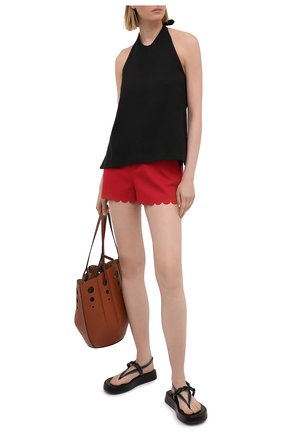Женские хлопковые шорты REDVALENTINO красного цвета по цене 34200 руб., арт. VR0RFF10/5S4 | Фото 2 Женские хлопковые шорты REDVALENTINO красного цвета, арт. VR0RFF10/5S4 | Фото 2